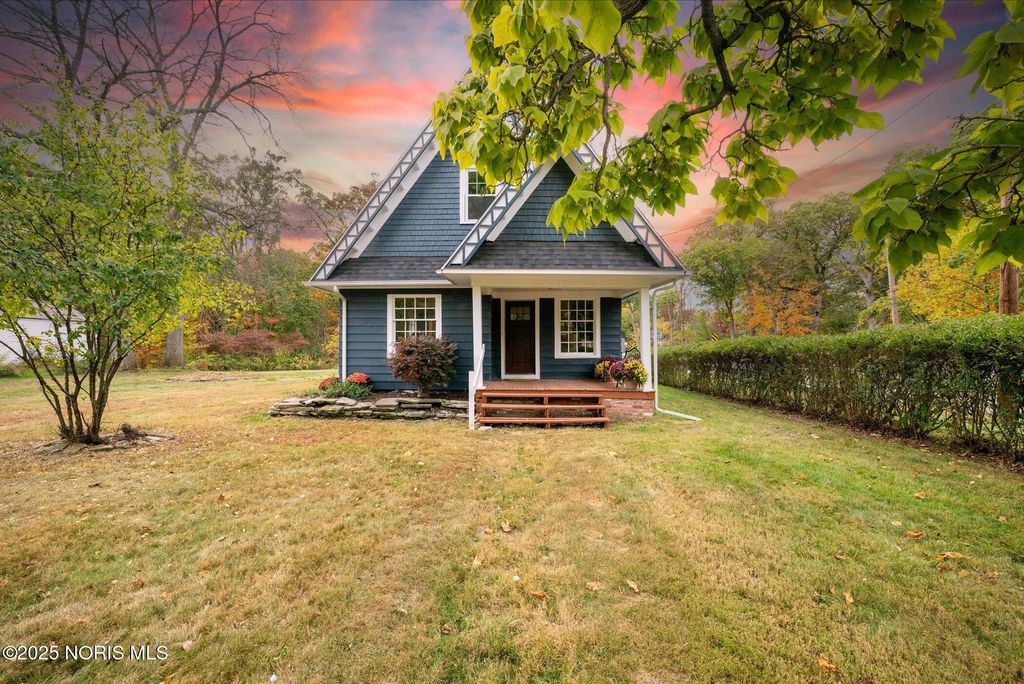 Photo for 3304 Island Avenue, Toledo, OH 43614 (MLS # 10000342)