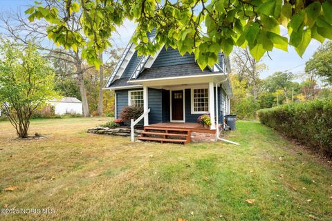 Tiny photo for 3304 Island Avenue, Toledo, OH 43614 (MLS # 10000342)