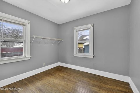 Tiny photo for 1019 E Manhattan Boulevard, Toledo, OH 43608 (MLS # 10003603)