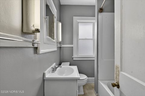 Tiny photo for 1019 E Manhattan Boulevard, Toledo, OH 43608 (MLS # 10003603)