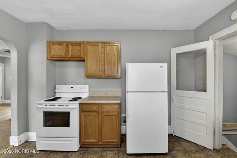 Tiny photo for 1019 E Manhattan Boulevard, Toledo, OH 43608 (MLS # 10003603)