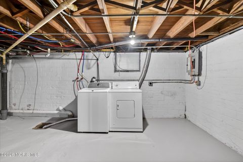 Tiny photo for 1019 E Manhattan Boulevard, Toledo, OH 43608 (MLS # 10003603)