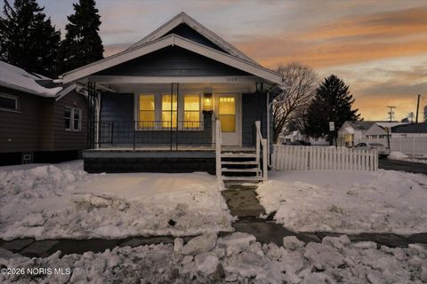 Photo of 1019 E Manhattan Boulevard, Toledo, OH 43608 (MLS # 10003603)