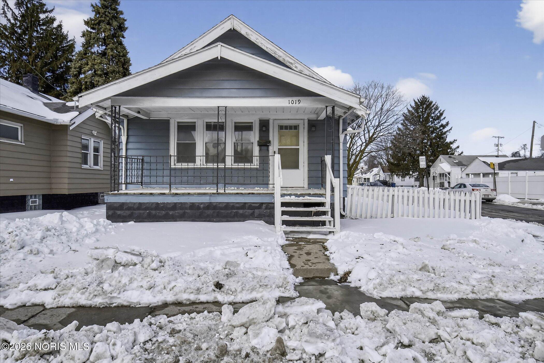 1019 E Manhattan Boulevard