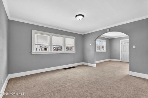 Tiny photo for 1019 E Manhattan Boulevard, Toledo, OH 43608 (MLS # 10003603)