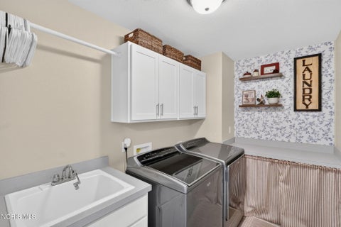 Tiny photo for 306 Cornerstone Court, Perrysburg, OH 43551 (MLS # 10014496)