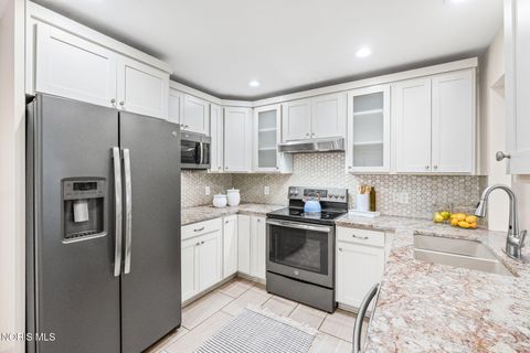 Tiny photo for 4246 Vicksburg Drive, Sylvania, OH 43560 (MLS # 10007118)