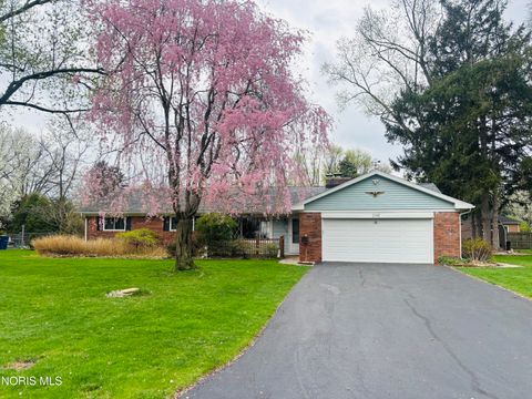 Photo of 2148 Heatherwood Drive, Toledo, OH 43614 (MLS # 10006367)