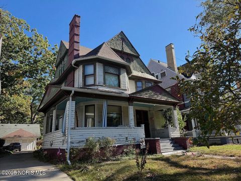 Tiny photo for 2036 Robinwood Avenue, Toledo, OH 43620 (MLS # 10000387)