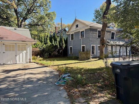 Tiny photo for 2036 Robinwood Avenue, Toledo, OH 43620 (MLS # 10000387)