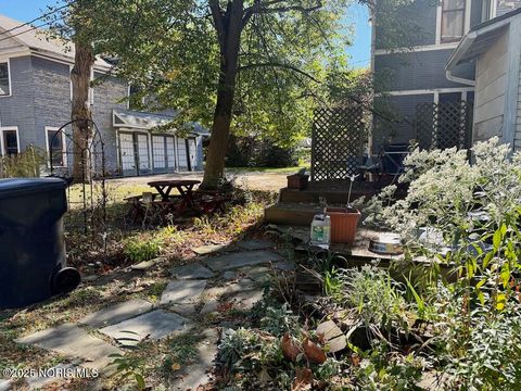 Tiny photo for 2036 Robinwood Avenue, Toledo, OH 43620 (MLS # 10000387)