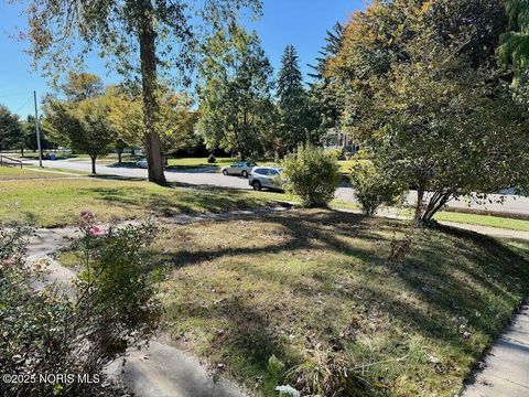 Tiny photo for 2036 Robinwood Avenue, Toledo, OH 43620 (MLS # 10000387)