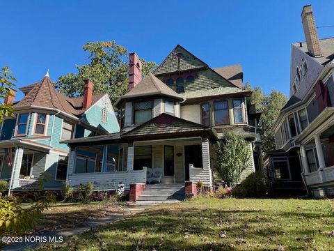 Tiny photo for 2036 Robinwood Avenue, Toledo, OH 43620 (MLS # 10000387)