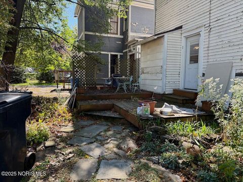 Tiny photo for 2036 Robinwood Avenue, Toledo, OH 43620 (MLS # 10000387)