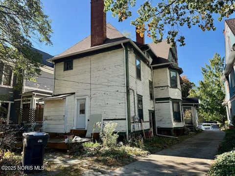 Tiny photo for 2036 Robinwood Avenue, Toledo, OH 43620 (MLS # 10000387)