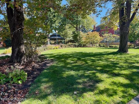 Tiny photo for 2036 Robinwood Avenue, Toledo, OH 43620 (MLS # 10000387)