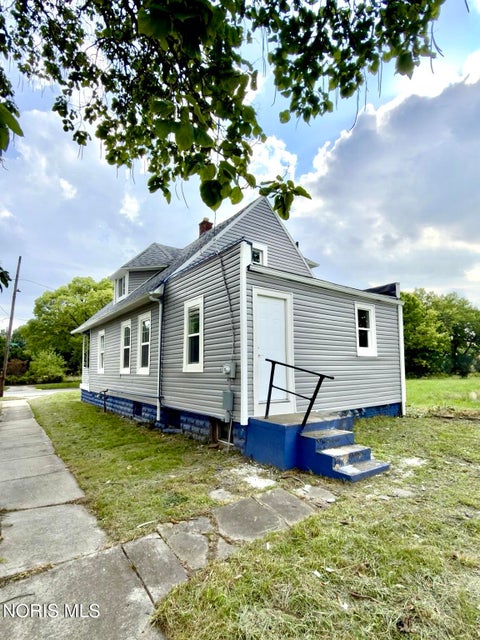 Tiny photo for 1222 Lincoln Avenue, Toledo, OH 43607 (MLS # 10012871)