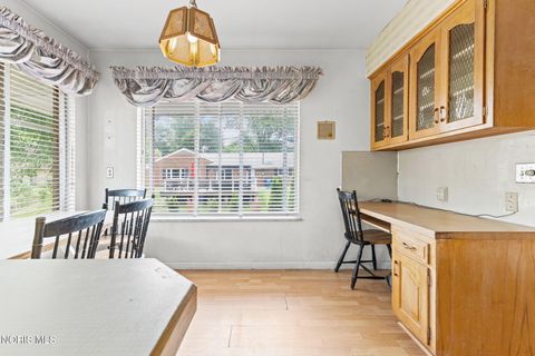Tiny photo for 3739 S Beverly Hills Drive, Toledo, OH 43614 (MLS # 10010744)