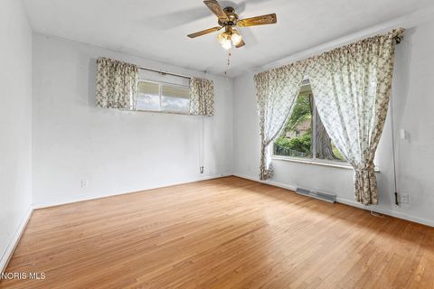 Tiny photo for 3739 S Beverly Hills Drive, Toledo, OH 43614 (MLS # 10010744)