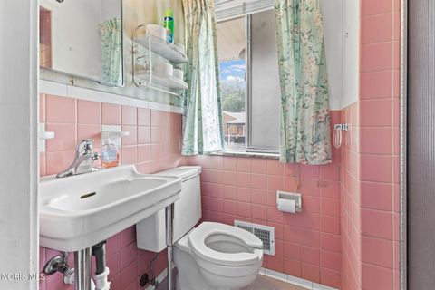 Tiny photo for 3739 S Beverly Hills Drive, Toledo, OH 43614 (MLS # 10010744)