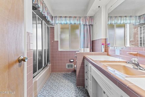 Tiny photo for 3739 S Beverly Hills Drive, Toledo, OH 43614 (MLS # 10010744)