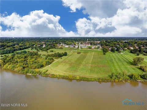 Tiny photo for 329 River Bend Lane, Maumee, OH 43537 (MLS # 10002048)