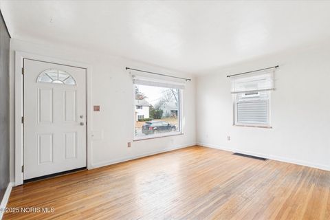 Tiny photo for 2645 Westbrook Drive, Toledo, OH 43613 (MLS # 10001852)