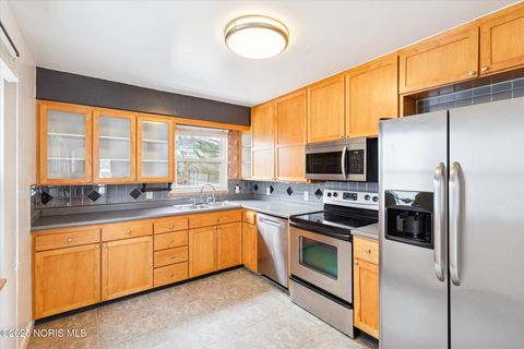 Tiny photo for 2645 Westbrook Drive, Toledo, OH 43613 (MLS # 10001852)