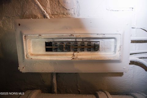 Tiny photo for 406 Utah Street, Toledo, OH 43605 (MLS # 10002042)