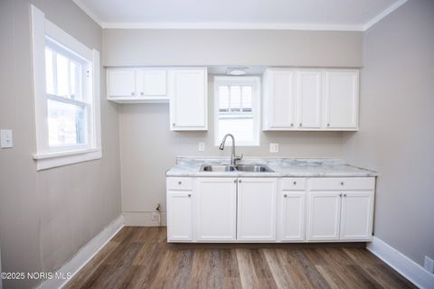 Tiny photo for 406 Utah Street, Toledo, OH 43605 (MLS # 10002042)