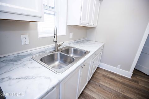 Tiny photo for 406 Utah Street, Toledo, OH 43605 (MLS # 10002042)