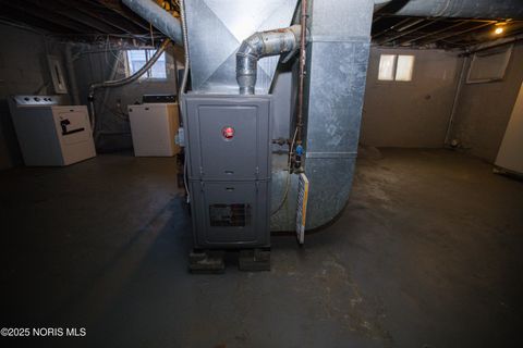 Tiny photo for 406 Utah Street, Toledo, OH 43605 (MLS # 10002042)