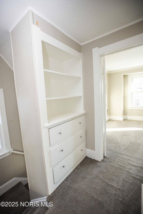 Tiny photo for 406 Utah Street, Toledo, OH 43605 (MLS # 10002042)