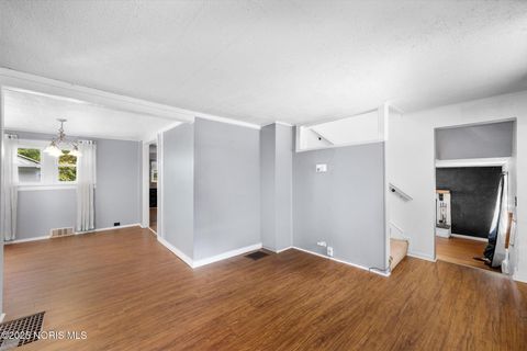 Tiny photo for 2640 Westbrook Drive, Toledo, OH 43613 (MLS # 10000606)