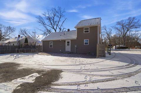 Tiny photo for 304 W Garfield Avenue, Swanton, OH 43558 (MLS # 10004591)