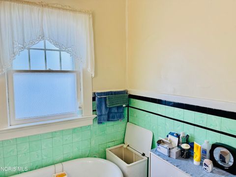 Tiny photo for 752 Hampton Avenue, Toledo, OH 43609 (MLS # 10005729)