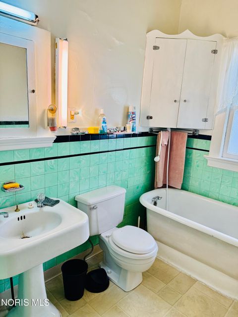 Tiny photo for 752 Hampton Avenue, Toledo, OH 43609 (MLS # 10005729)