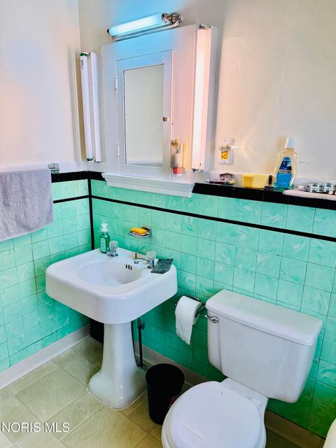 Tiny photo for 752 Hampton Avenue, Toledo, OH 43609 (MLS # 10005729)