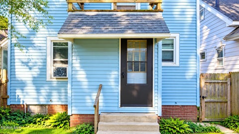 Tiny photo for 823 Toronto Avenue, Toledo, OH 43609 (MLS # 10014084)