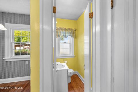 Tiny photo for 3215 Goddard Road, Toledo, OH 43606 (MLS # 10000141)