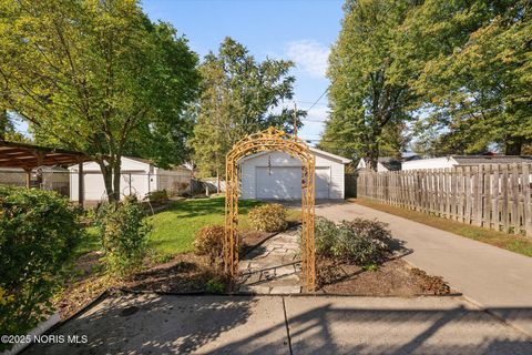Tiny photo for 3215 Goddard Road, Toledo, OH 43606 (MLS # 10000141)