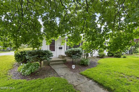 Tiny photo for 2019 N Main Street, Findlay, OH 45840 (MLS # 10008187)