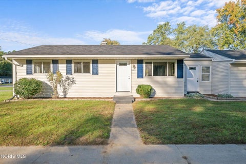 Tiny photo for 6604 Hill Avenue, Toledo, OH 43615 (MLS # 10014535)