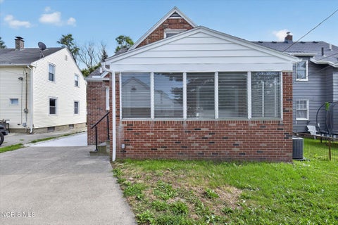 Tiny photo for 314 W Poinsetta Avenue, Toledo, OH 43612 (MLS # 10012053)