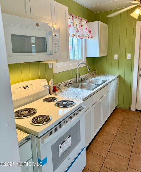 Tiny photo for 1814 Balkan Place, Toledo, OH 43613 (MLS # 10002163)