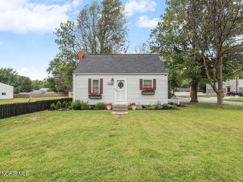 Photo of 5426 W Alexis Road, Sylvania, OH 43560 (MLS # 10011329)