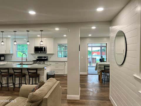Tiny photo for 705 Meadow Springs Court, Maumee, OH 43537 (MLS # 10011323)