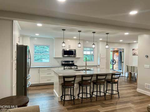 Tiny photo for 705 Meadow Springs Court, Maumee, OH 43537 (MLS # 10011323)