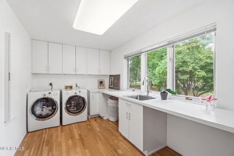 Tiny photo for 4560 Forestview Drive, Ottawa Hills, OH 43615 (MLS # 10012794)
