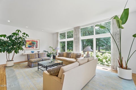 Tiny photo for 4560 Forestview Drive, Ottawa Hills, OH 43615 (MLS # 10012794)
